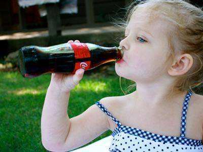 喝可乐会造成抽动症的原因?