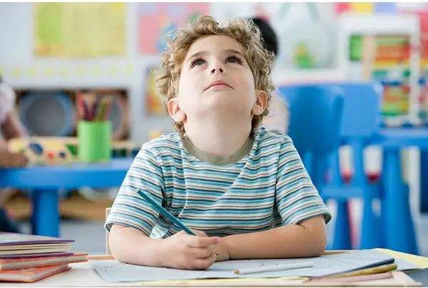 孩子为什么会走神，上课不能集中注意力呢?